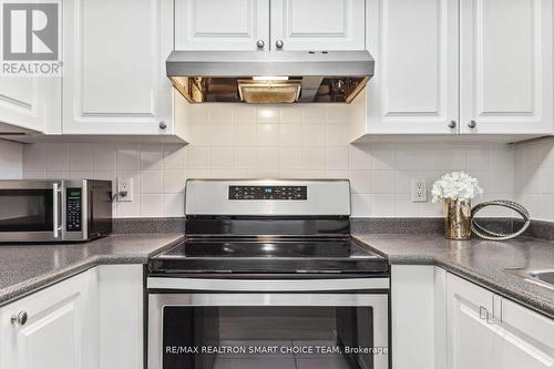 306 - 35 Finch Avenue E, Toronto, ON - Indoor Photo Showing Kitchen