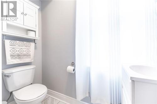 32750 Highway 17, Deep River (511 - Chalk River And Laurentian Hills South), ON - Indoor Photo Showing Bathroom