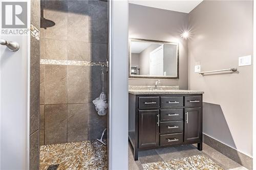 32750 Highway 17, Deep River (511 - Chalk River And Laurentian Hills South), ON - Indoor Photo Showing Bathroom