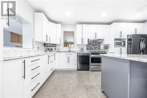 32750 Highway 17, Deep River (511 - Chalk River And Laurentian Hills South), ON - Indoor Photo Showing Kitchen With Upgraded Kitchen