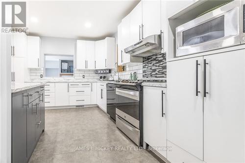 32750 Highway 17, Deep River (511 - Chalk River And Laurentian Hills South), ON - Indoor Photo Showing Kitchen With Upgraded Kitchen