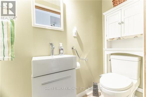 32750 Highway 17, Deep River (511 - Chalk River And Laurentian Hills South), ON - Indoor Photo Showing Bathroom