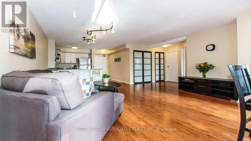 603 - 25 Grenville Street, Toronto, ON - Indoor Photo Showing Living Room