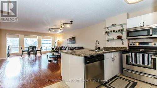 603 - 25 Grenville Street, Toronto, ON - Indoor Photo Showing Kitchen