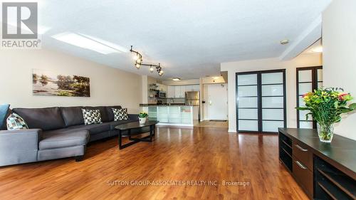 603 - 25 Grenville Street, Toronto, ON - Indoor Photo Showing Living Room