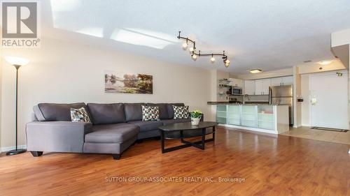 603 - 25 Grenville Street, Toronto, ON - Indoor Photo Showing Living Room