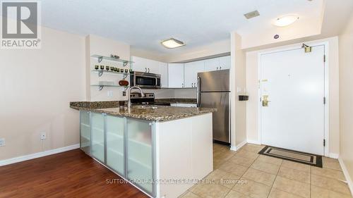 603 - 25 Grenville Street, Toronto, ON - Indoor Photo Showing Kitchen