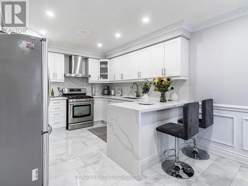 343 Via Carmine Avenue, Vaughan, ON - Indoor Photo Showing Kitchen