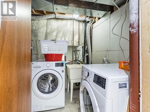 343 Via Carmine Avenue, Vaughan, ON - Indoor Photo Showing Laundry Room