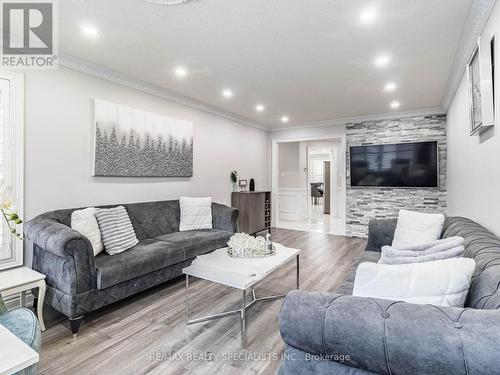 343 Via Carmine Avenue, Vaughan, ON - Indoor Photo Showing Living Room