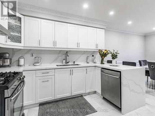 343 Via Carmine Avenue, Vaughan, ON - Indoor Photo Showing Kitchen