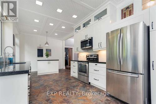 49 First Street, Orangeville, ON - Indoor Photo Showing Kitchen With Upgraded Kitchen