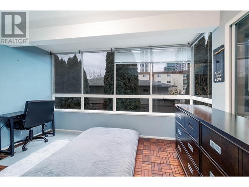 enclosed sunroom for extended living space - 575 Doyle Avenue Unit# 102, Kelowna, BC - Indoor