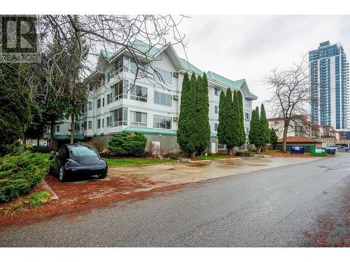 additional parking/first come first serve - 575 Doyle Avenue Unit# 102, Kelowna, BC - Outdoor With Facade