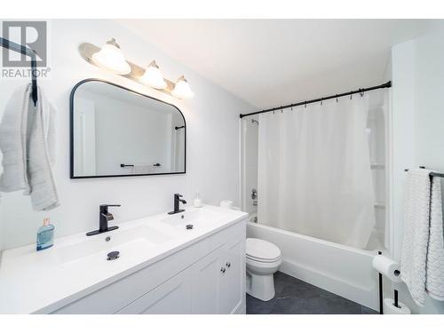 575 Doyle Avenue Unit# 102, Kelowna, BC - Indoor Photo Showing Bathroom