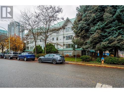 Great walk score to all downtown amenities - 575 Doyle Avenue Unit# 102, Kelowna, BC - Outdoor