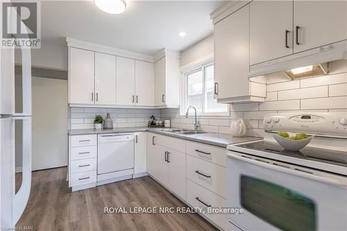 37 Larchwood Drive, St. Catharines (461 - Glendale/Glenridge), ON - Indoor Photo Showing Kitchen With Double Sink