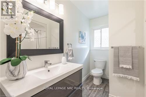 37 Larchwood Drive, St. Catharines (461 - Glendale/Glenridge), ON - Indoor Photo Showing Bathroom