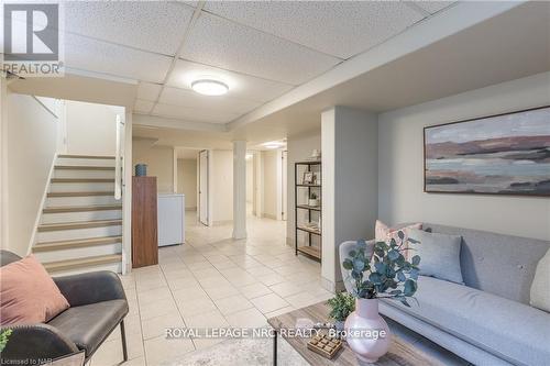 37 Larchwood Drive, St. Catharines (461 - Glendale/Glenridge), ON - Indoor Photo Showing Living Room