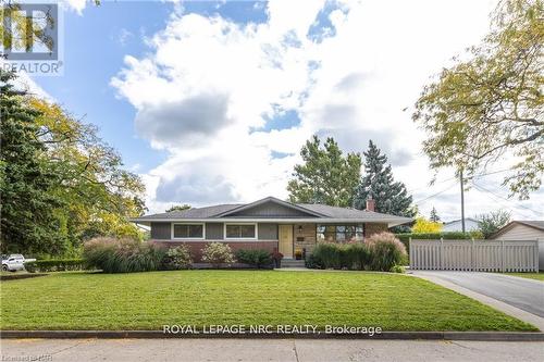 37 Larchwood Drive, St. Catharines (461 - Glendale/Glenridge), ON - Outdoor With Deck Patio Veranda With Facade