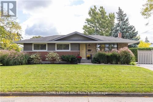 37 Larchwood Drive, St. Catharines (461 - Glendale/Glenridge), ON - Outdoor With Facade