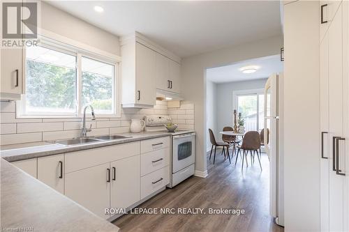 37 Larchwood Drive, St. Catharines (461 - Glendale/Glenridge), ON - Indoor Photo Showing Kitchen With Double Sink