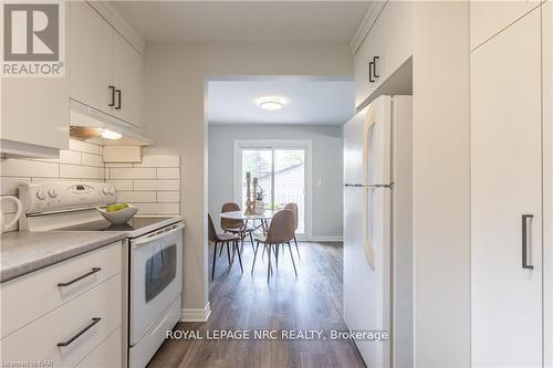 37 Larchwood Drive, St. Catharines (461 - Glendale/Glenridge), ON - Indoor Photo Showing Kitchen