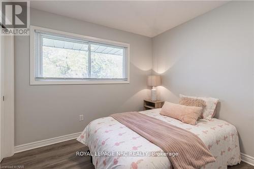 37 Larchwood Drive, St. Catharines (461 - Glendale/Glenridge), ON - Indoor Photo Showing Bedroom