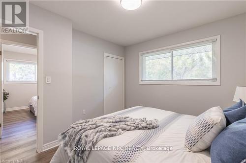 37 Larchwood Drive, St. Catharines (461 - Glendale/Glenridge), ON - Indoor Photo Showing Bedroom