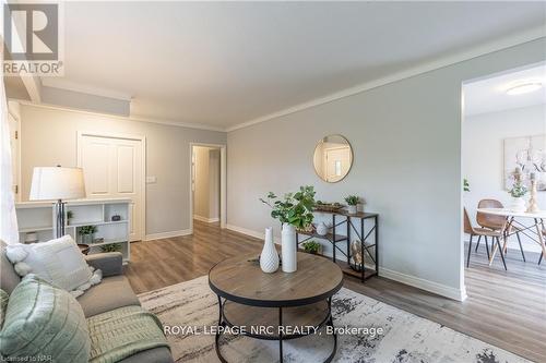 37 Larchwood Drive, St. Catharines (461 - Glendale/Glenridge), ON - Indoor Photo Showing Living Room