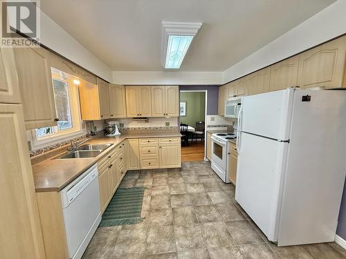 2850 Gavlin Road, Quesnel, BC - Indoor Photo Showing Kitchen With Double Sink