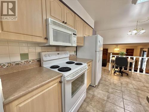 2850 Gavlin Road, Quesnel, BC - Indoor Photo Showing Kitchen