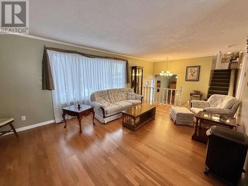 2850 Gavlin Road, Quesnel, BC - Indoor Photo Showing Living Room