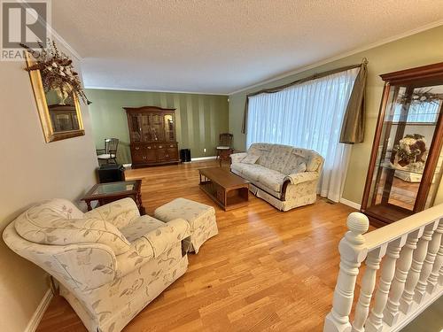 2850 Gavlin Road, Quesnel, BC - Indoor Photo Showing Living Room