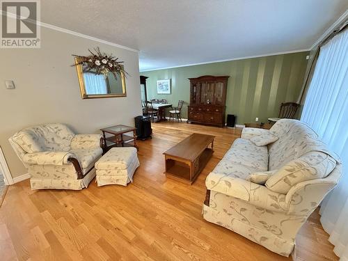 2850 Gavlin Road, Quesnel, BC - Indoor Photo Showing Living Room