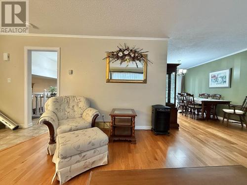 2850 Gavlin Road, Quesnel, BC - Indoor Photo Showing Living Room