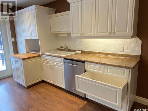 14 Good Spirit Crescent, Yorkton, SK - Indoor Photo Showing Kitchen With Double Sink