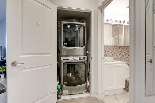 602-80 Absolute Ave, Mississauga, ON - Indoor Photo Showing Laundry Room