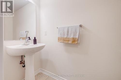 303 Yates Drive, Milton, ON - Indoor Photo Showing Bathroom