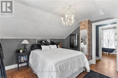 123 Elgin Street W, Welland, ON - Indoor Photo Showing Bedroom