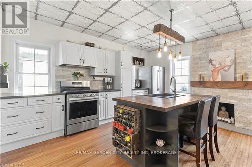 123 Elgin Street W, Welland, ON - Indoor Photo Showing Kitchen