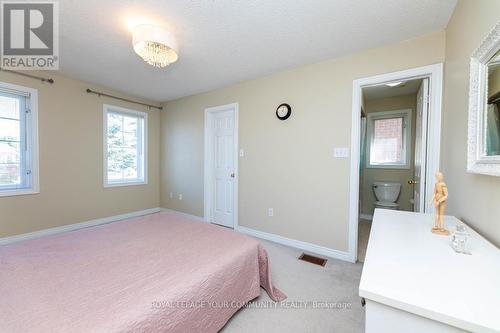 21 Baywell Crescent, Aurora, ON - Indoor Photo Showing Bedroom