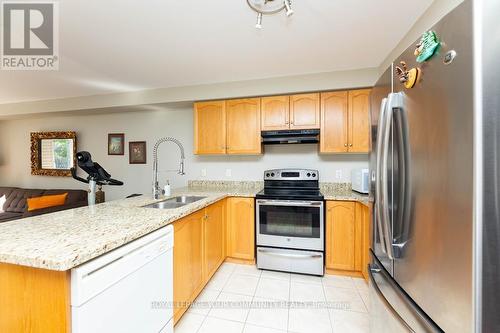 21 Baywell Crescent, Aurora, ON - Indoor Photo Showing Kitchen With Double Sink