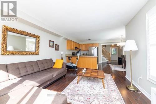 21 Baywell Crescent, Aurora, ON - Indoor Photo Showing Living Room