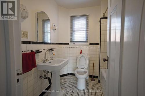 58 King Street W, Caledon, ON - Indoor Photo Showing Bathroom