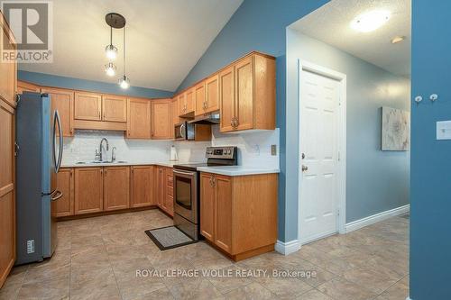 8 Dawn Ridge Drive, Kitchener, ON - Indoor Photo Showing Kitchen