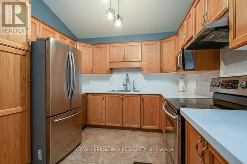 8 Dawn Ridge Drive, Kitchener, ON - Indoor Photo Showing Kitchen