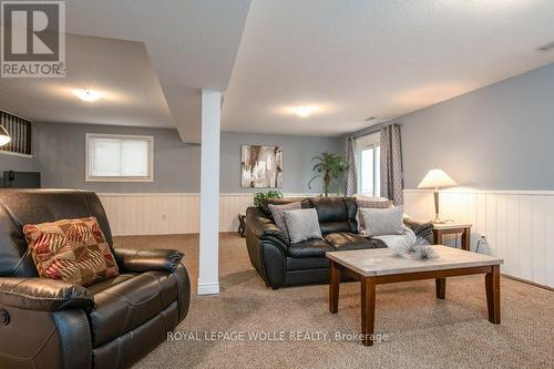 8 Dawn Ridge Drive, Kitchener, ON - Indoor Photo Showing Living Room