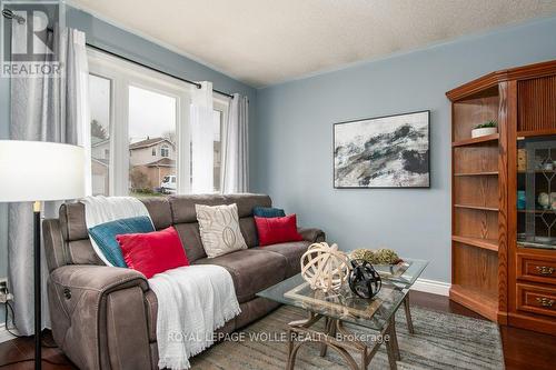 8 Dawn Ridge Drive, Kitchener, ON - Indoor Photo Showing Living Room