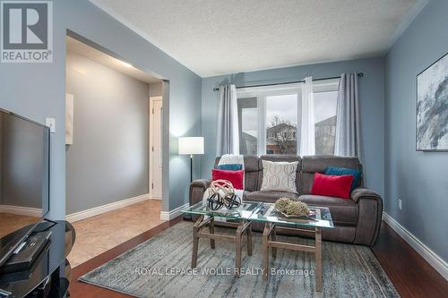 8 Dawn Ridge Drive, Kitchener, ON - Indoor Photo Showing Living Room